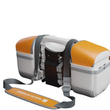 Cardiolife AED-3100 σε θήκη μεταφοράς – προβολή συσκευής & ιμάντα